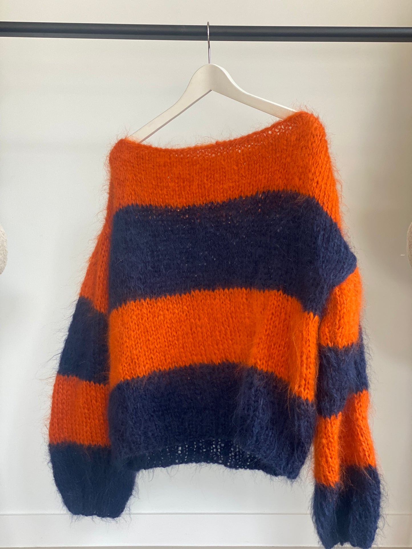 Oranje donkerblauwe pull